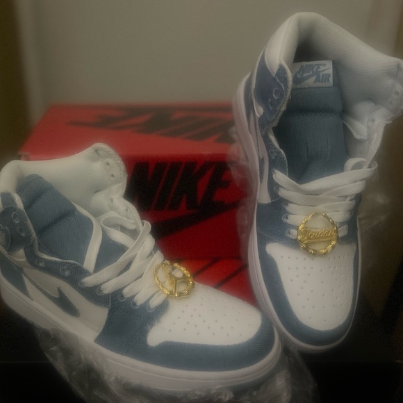 Air Jordan 1 Retro High OG ‘Denim’ Iconic Sneaker - Picture 2 of 4
